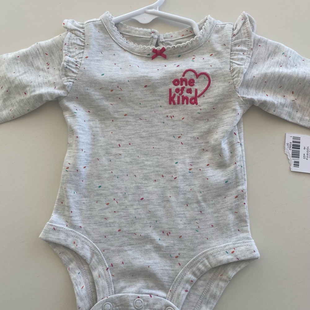 NWT Bundle of Carter’s Bodysuit & Gerber Footies - Picture 4 of 5